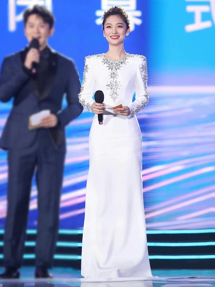 

Длинное белое вечернее платье с бисером и юбкой-русалкой для выпускного вечера, художественных экзаменов и выступлений, весна 2025