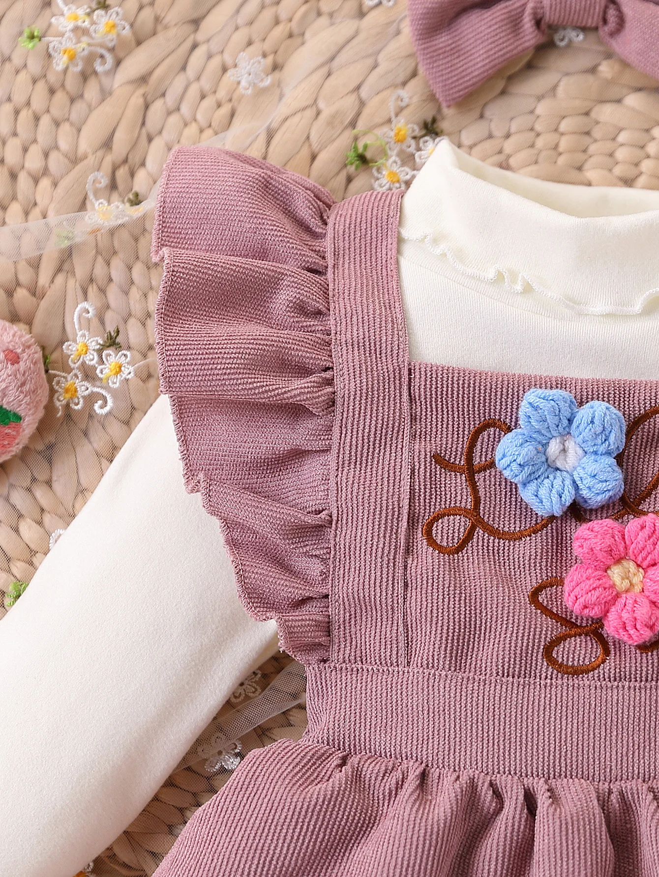 2-teiliges Set für Babys, Mädchen, Herbst/Winter, Stretch-Oberteil mit Rüschenkragen und Strickkleid mit Buchstabenstickerei und Blumenmuster – Detail 5