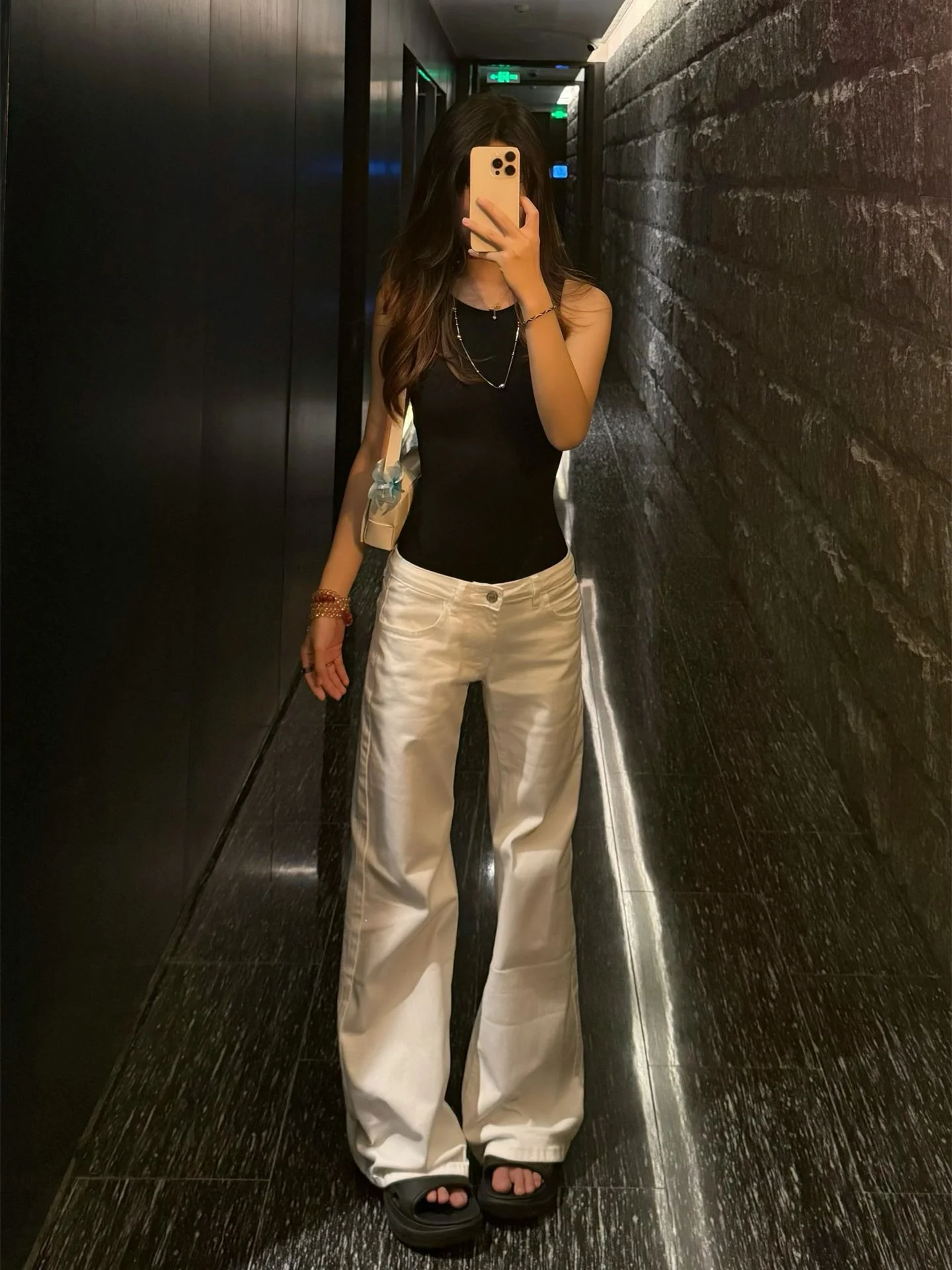 

Джинсы-клеш с низкой талией и удлиненными штанинами для женщин: весенне-летние, свободные, струящиеся, повседневные, шикарные, в пол