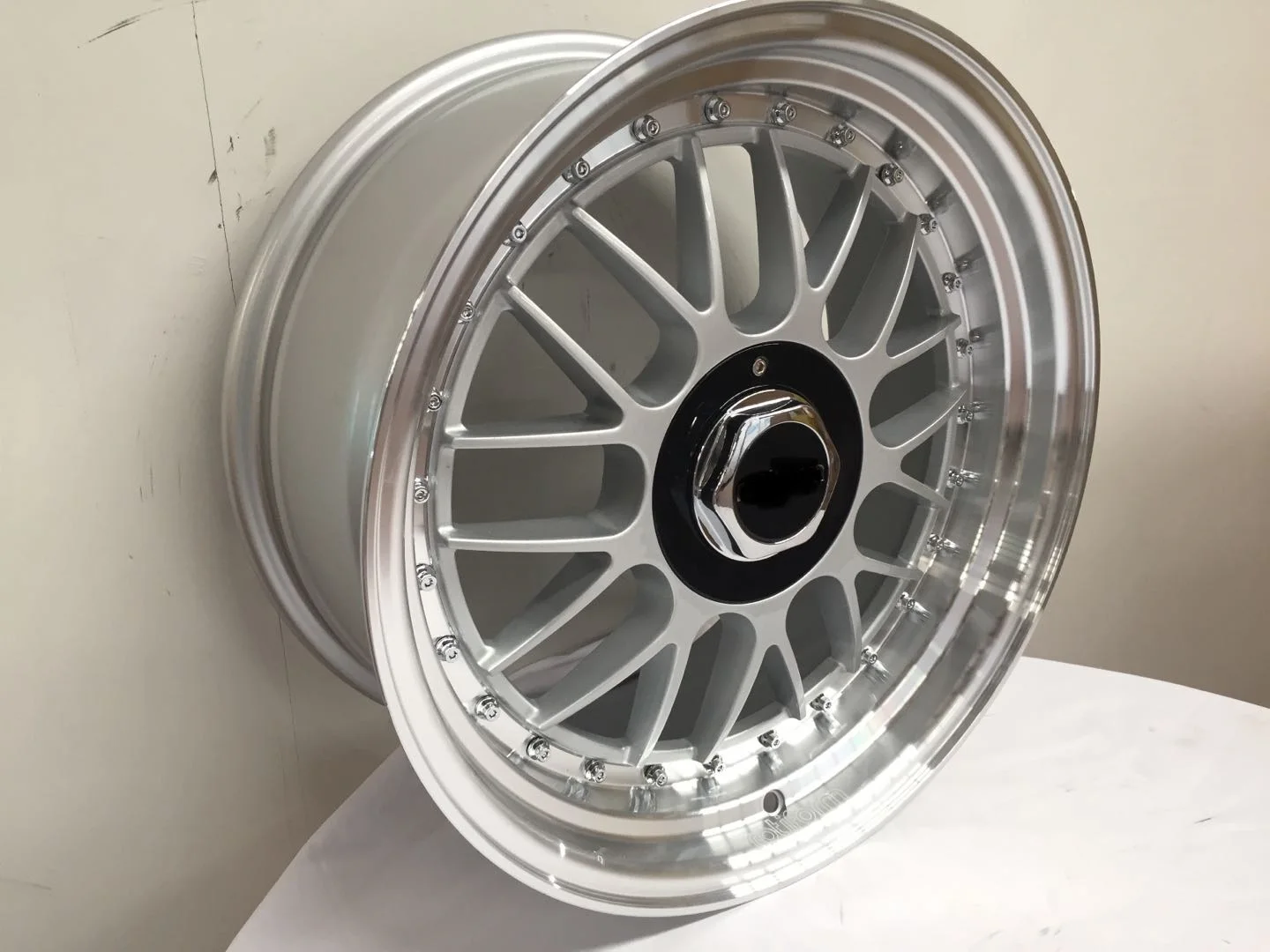 17x8.0 17x9.0 Rines 4x100 4x114.3 5x100 5x114.3 شبكة تصميم عجلات سيارة سبيكة الساخن بيع في المكسيك