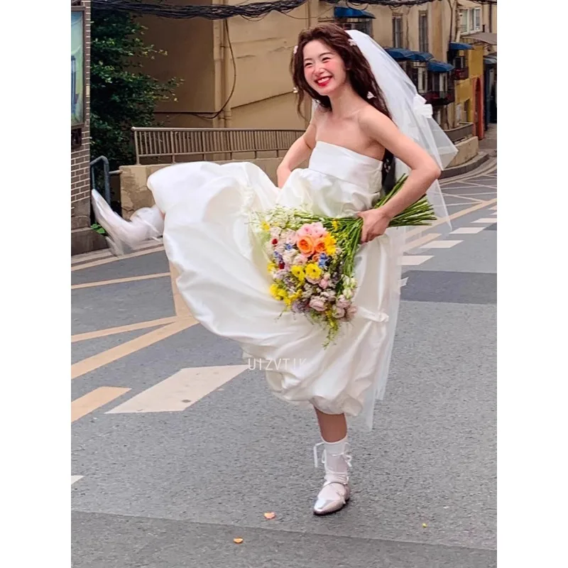 Blanco simple una línea vestidos de novia Corea satén fotos sesión vestido vestidos de novia blanco fuera del hombro vestido de fiesta personalizado 2025