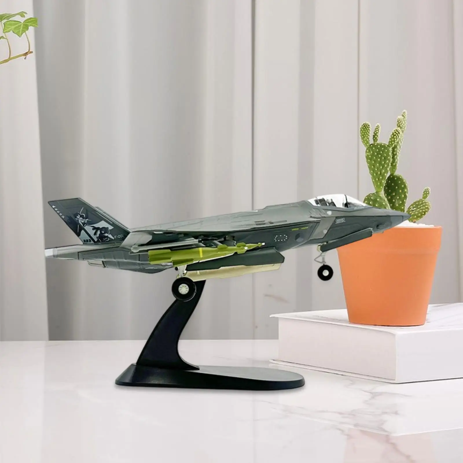 

1/72 Scale F-35A Aircraft Model, Fighter Model Desktop Decoration Ornament Display Stand, Simulation Plane for Birthday Gifts