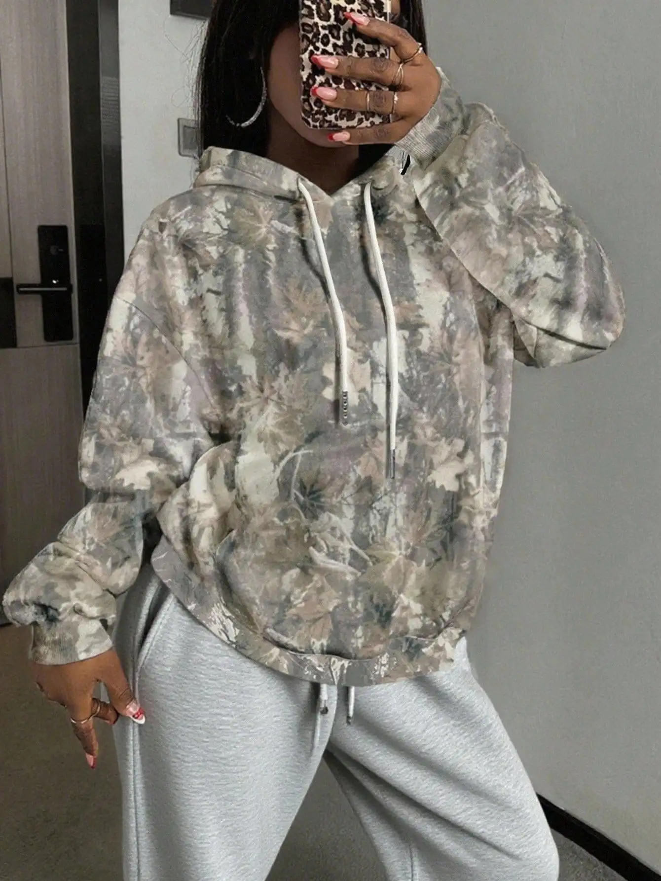 

Худи с принтом листьев для женщин, свободный крой, повседневный свитшот, осенне-зимний уличный стиль