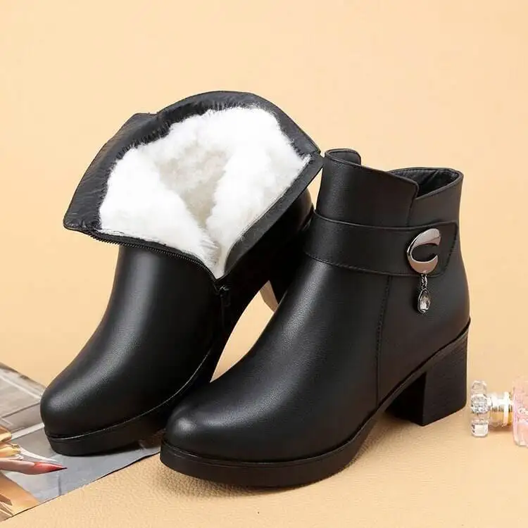 Mom's Short Boots Cotton Shoes Women's Autumn Winter Fleece Warm Soft Leather Ladies Mid-Aged Shoes Mid-Heel Anti-Slip Elderl...