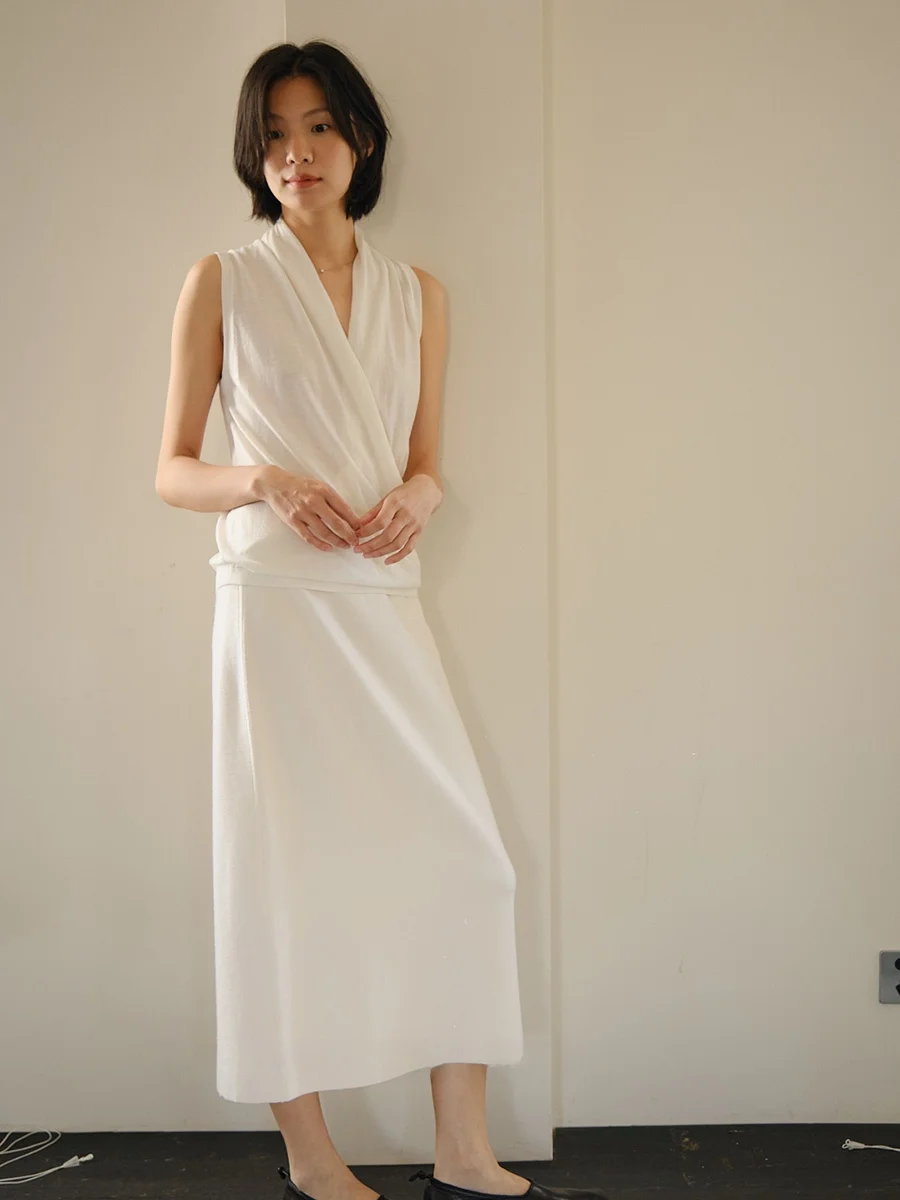 

Whitecube Faionable Design Pure Wool Crossed Pleated V-ne Svel Flower Bud Ba Split f Skirt Set Women's High El...