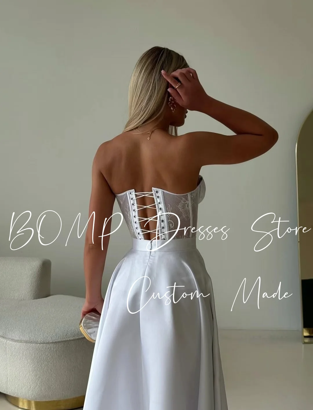 BOMP ชุดแต่งงานที่หรูหรา Strapless Lace Corset A-Line Side Slit ความยาวชั้นชุดราตรีชุดราตรีชุดราตรีที่กําหนดเอง Robe de mariée