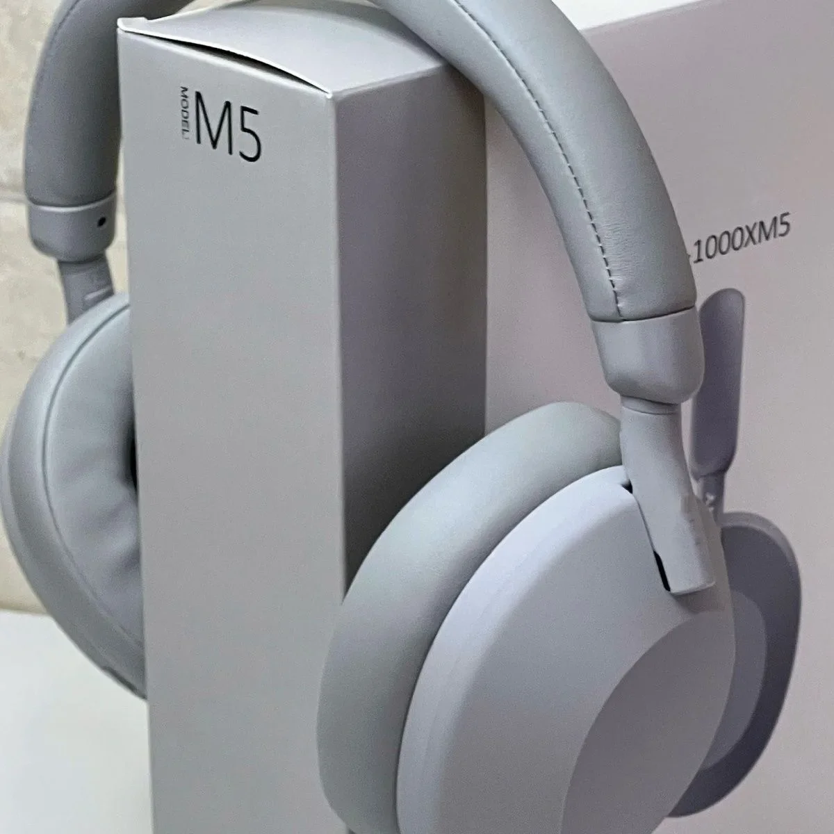 

WH1000XM5 true wireless Bluetooth headset with stereo sound for sports games, suitable for Sony