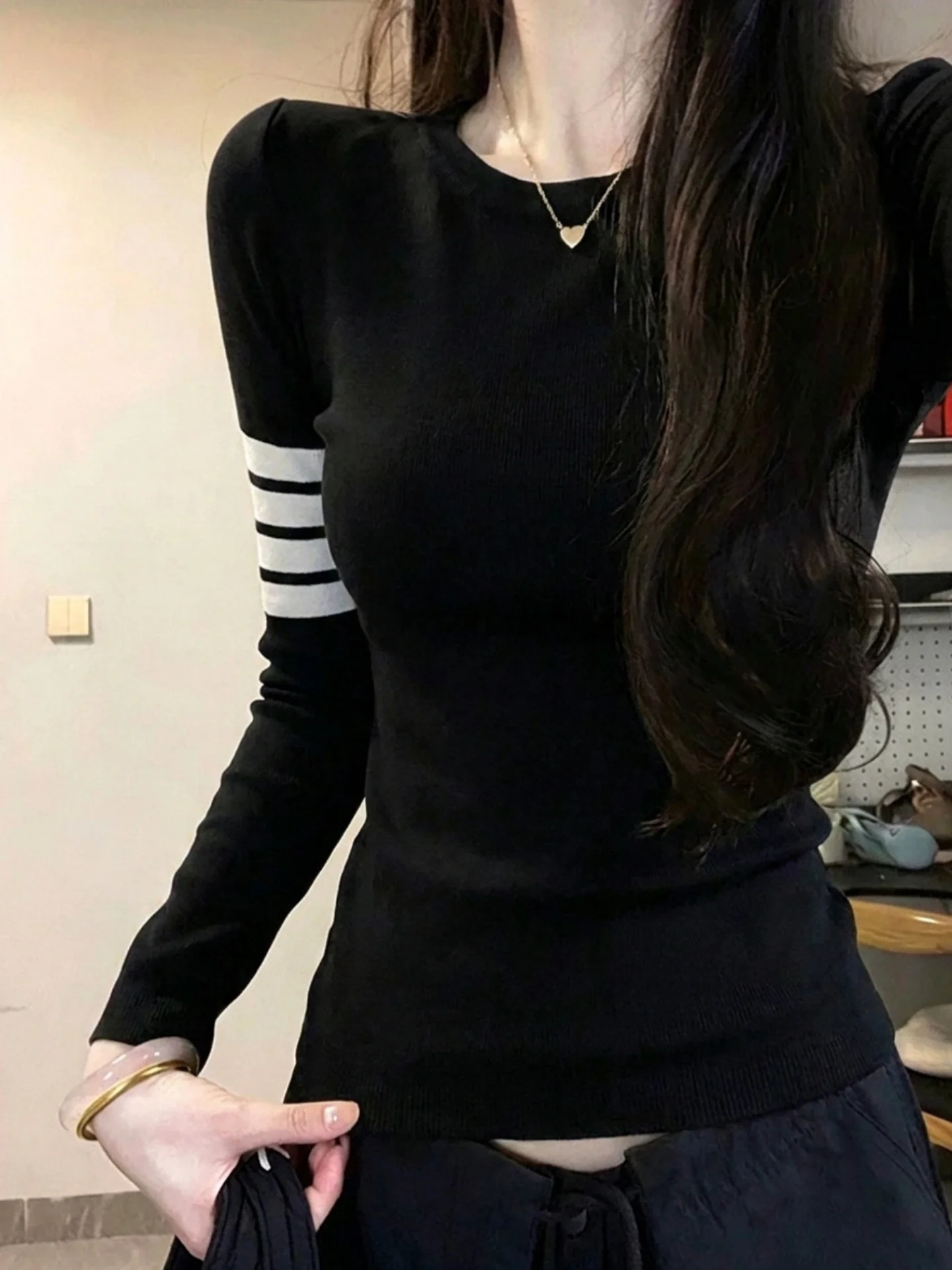 Black Long Sleeve round Neck Knitted Top Women's Slim Fit Comfortable Korean Style Commute Fashion Inner Wear Base Shirt