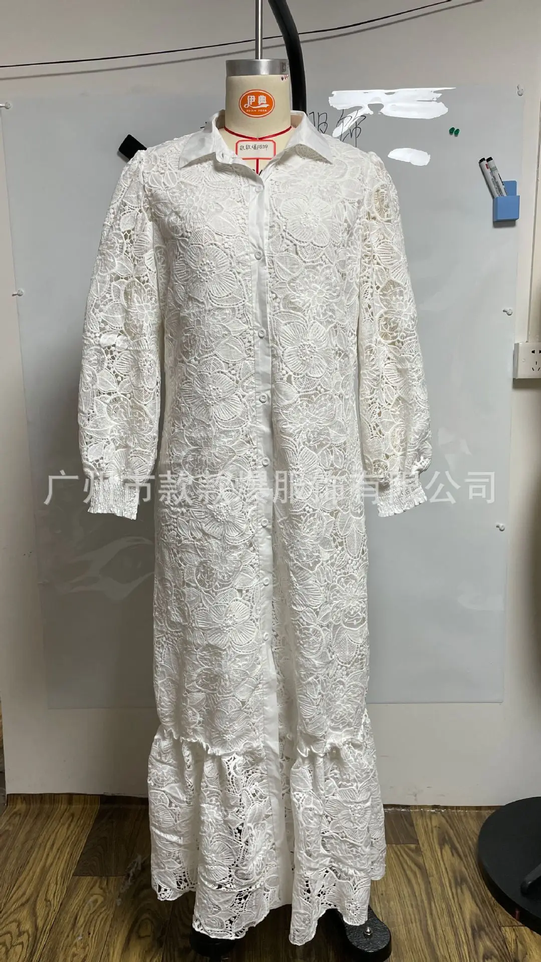 쓰리 시스터즈 2025년 가을 신상 솔리드 컬러 우아한 긴팔 버튼 레이스 카디건 하이웨이스트 셔츠 칼라 드레스 여성