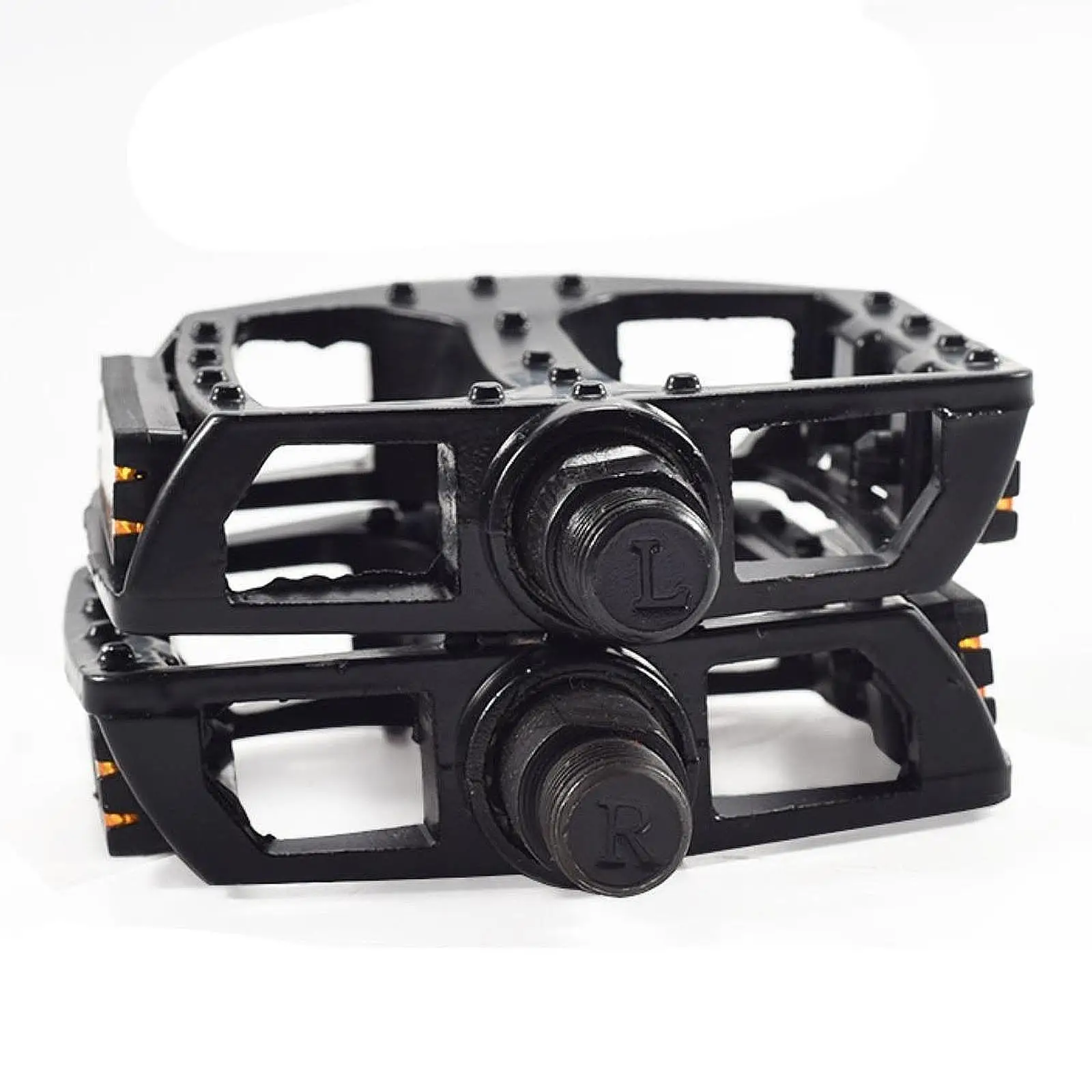 

Пара велосипедных педалей, легко установить, многоцелевые со светоотражающими панелями.