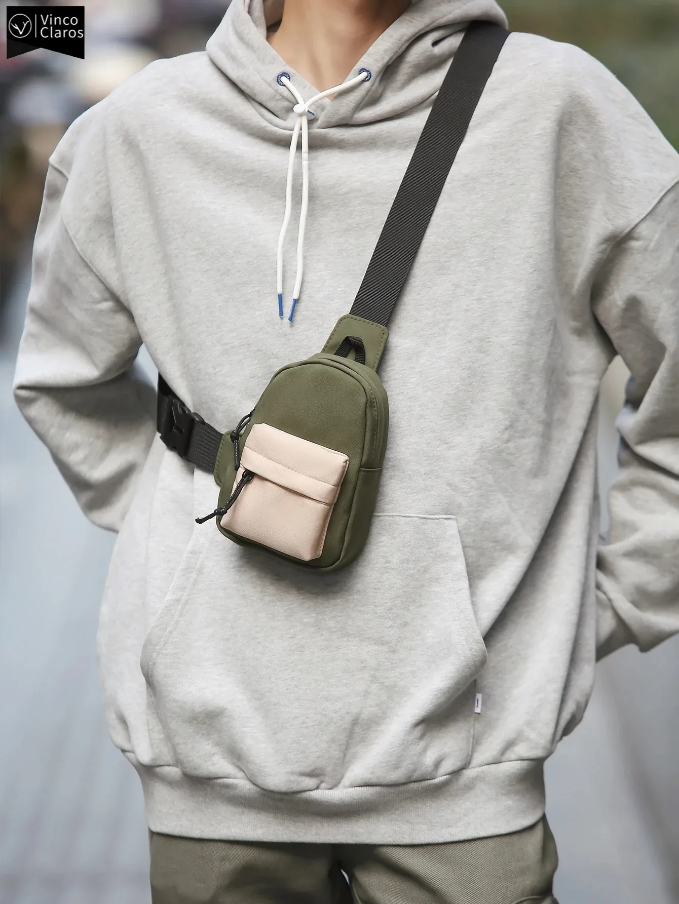 

Trendy Contrasting Mini Chest Bag for Men Fashion Nylon Men's Lightweight Crossbody Bag Unisex Casual Street Phone Sling Bags
