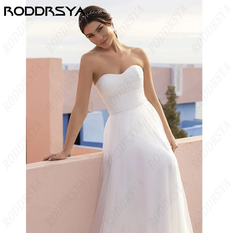 RODDRSYA Simples Strapless Vestido De Noiva Para As Mulheres Sem Mangas Pérolas Backless Lace Vestidos De Novia Tulle A Linha Noiva FestaSimples Strapless Vestido De Noiva Para As Mulheres Sem Mangas Pérolas Backless L