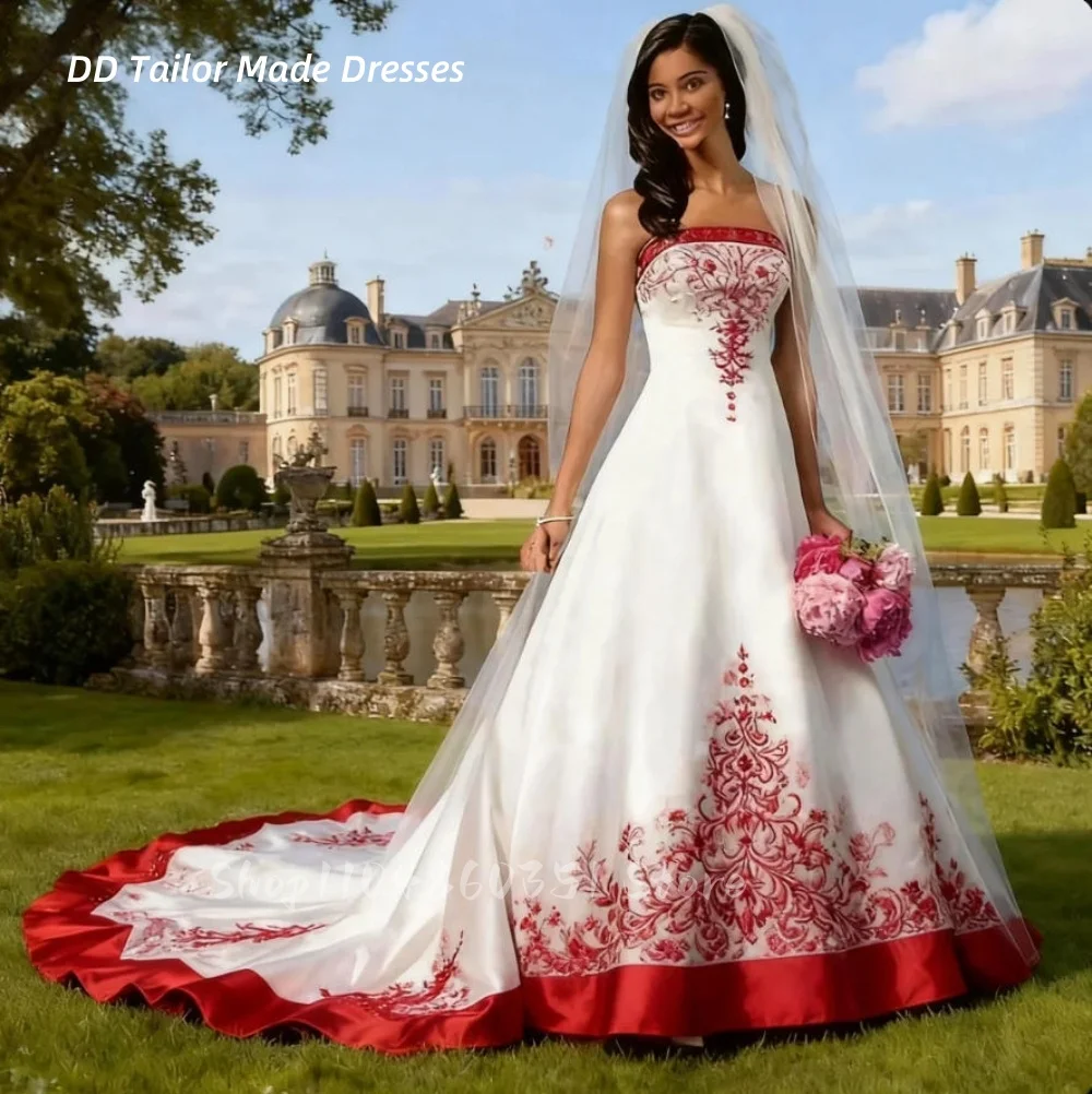 

Vintage White And Red Wedding Dress Chapel Train Appliques Strapless Satin A-Line Bridal Gowns Back Lace-Up Customized Vestidos
