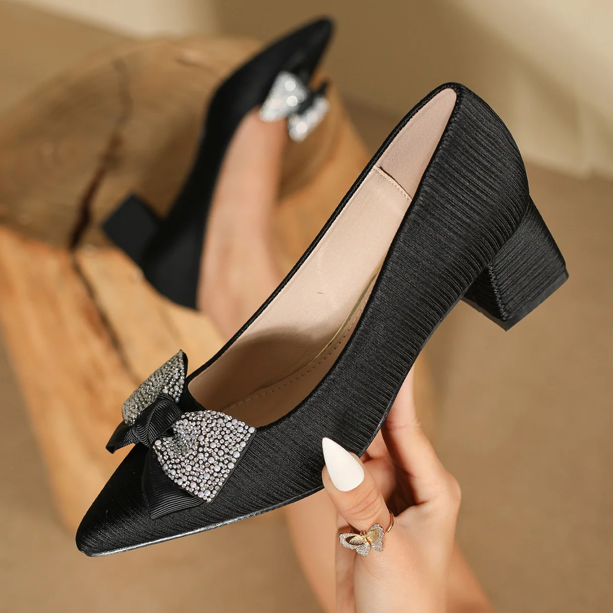 

Туфли-лодочки Bloomsteps для женщин в европейском и американском стиле, на массивном каблуке, новая модель 2025 года, с бантом из страз, черные, элегантные, сексуальные, с острым носком, на высоком каблуке