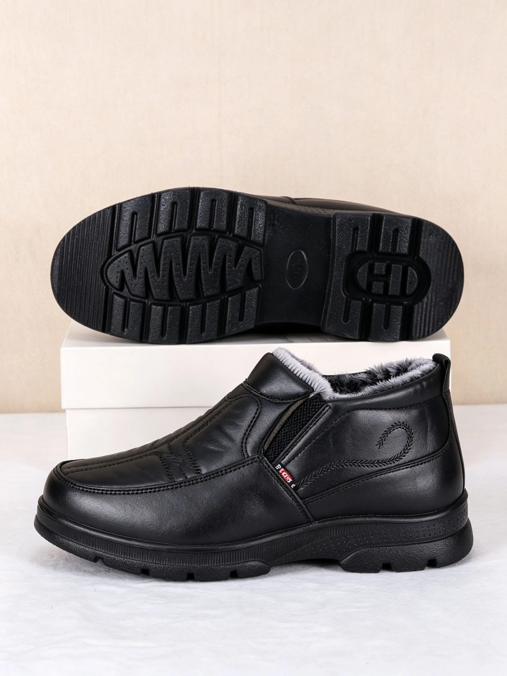 Herren-Winterstiefeletten zum Hineinschlüpfen, warme Schuhe mit Kunstleder- und Fleece-Futter, rutschfeste, dicke Sohle, lässige Outdoor-Stiefeletten, die vor Kälte schützen. – Detail 5