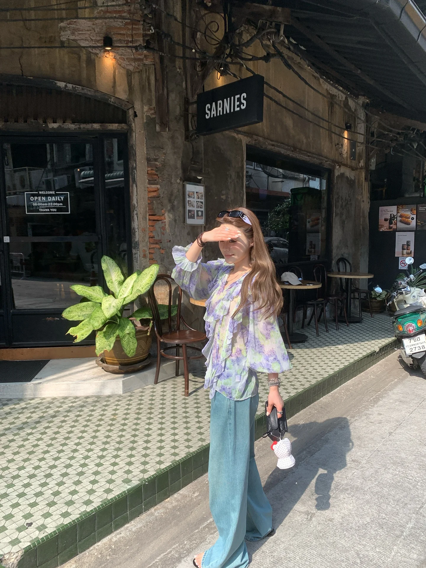 

French Style V-Neck Floral Print Shirt Women's Chiffon Top with Lace Trim Loose Fit Long Sleeve Spring Summer Fashion