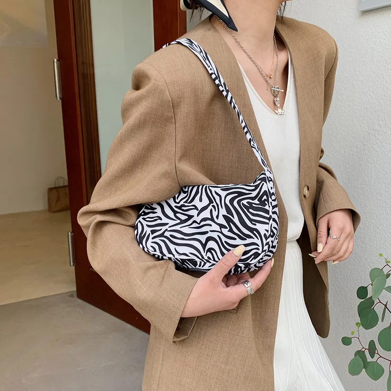 Animal Pattern Print Nylon Shoulder Bag Casual Mulheres Pequena Bolsa Borboleta Leopardo Zebra Cow Print Mulher Senhoras Underarm Bags