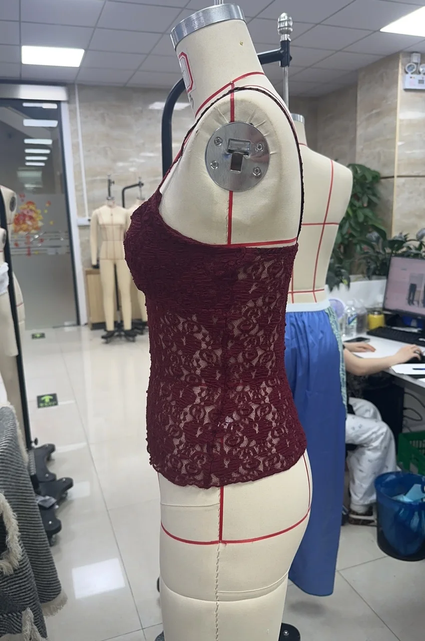 Camisoles en dentelle à bretelles Spaghetti pour femmes, gilets élégants en dentelle florale, coupe cintrée, débardeur court, Streetwear