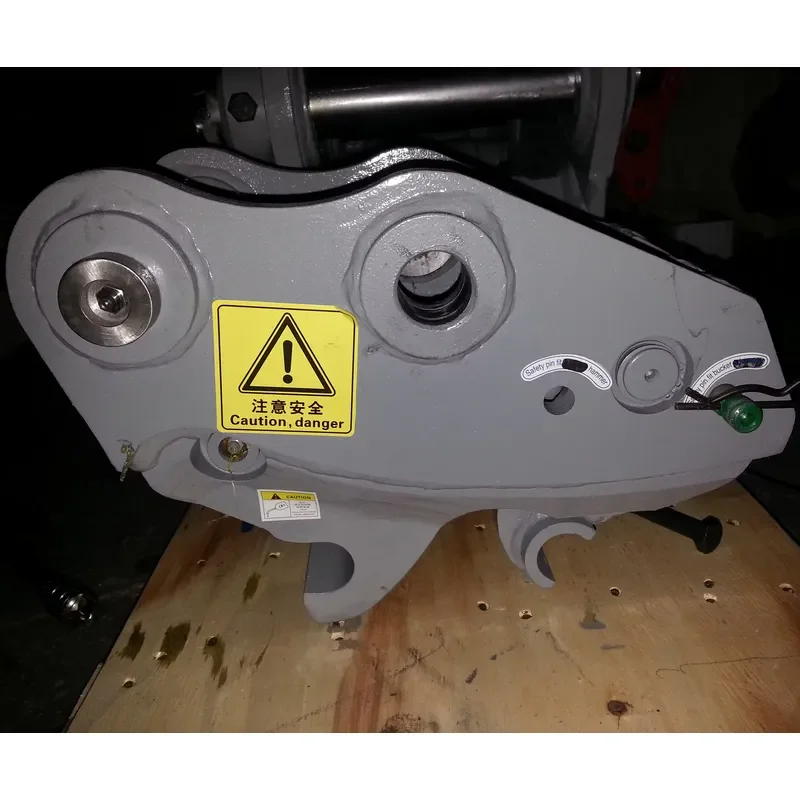 Novatech Global Quick Hitch for JCB 3CX and 3DX Backhoe Excavator Compatible with CE ISO9001 Standards Efficient Attachment