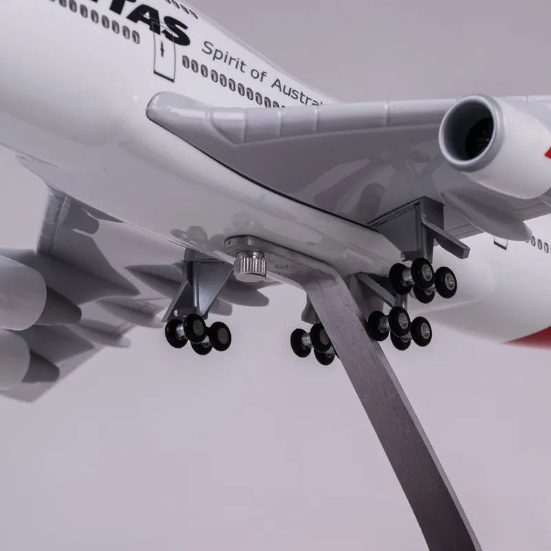 1/150 Large Scale Qantas B747 Airplane Model 18-inch L B747 Resin Diecast Airplane Model for Aviation Enthusiast Gift or Display