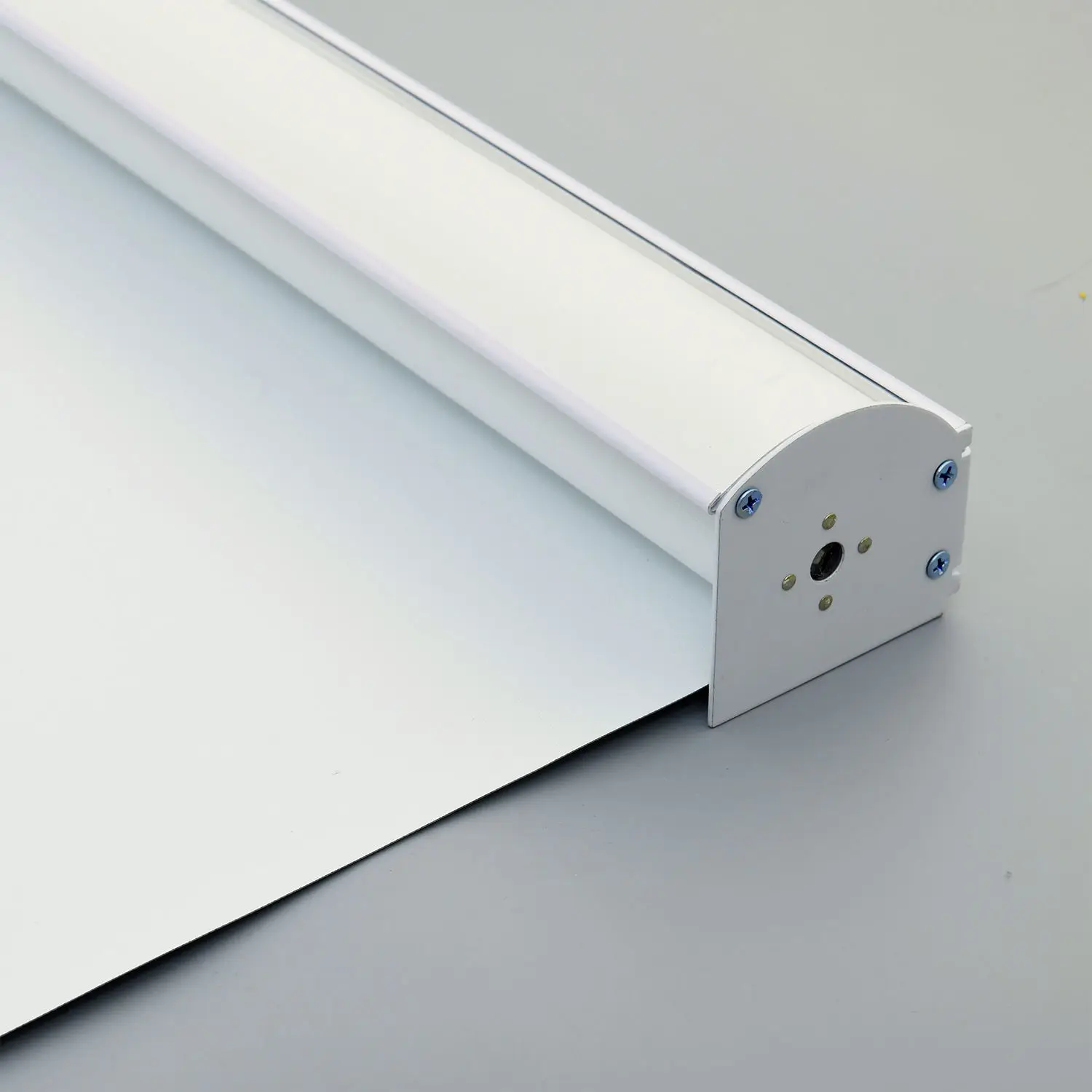 High Quality White Color Waterproof Blackout Fabric Privacy Protection Child Safety Cordless Roller Blinds For Office