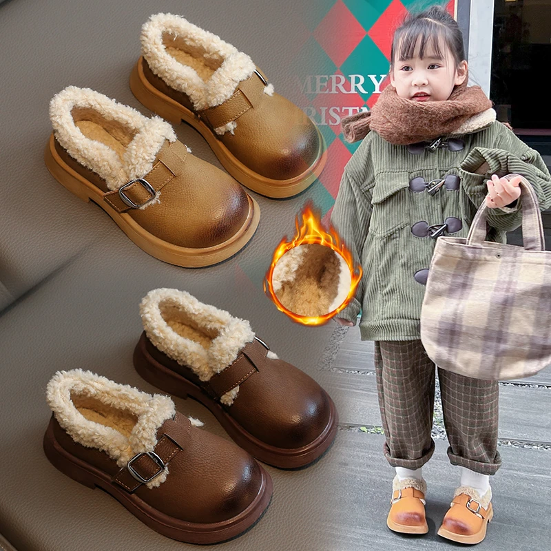 2025 شتاء جديد الأطفال أحذية من الجلد للفتيات موضة الكورية نمط لينة وحيد المضادة للانزلاق الدفء شيك أفخم الأحذية