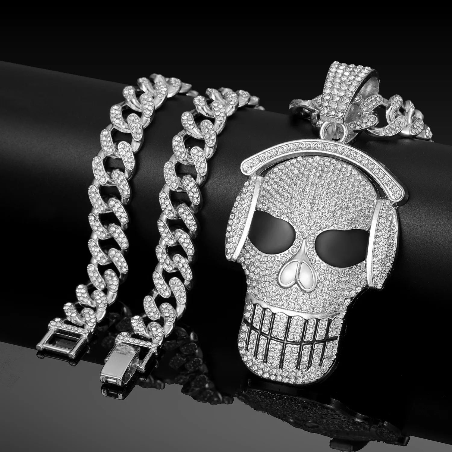 

Hip Hop Skull Pendant Necklace With Thick Choker Cuban Chain Unisex Heavy Metal Hiphop Jewelry For Party Wear