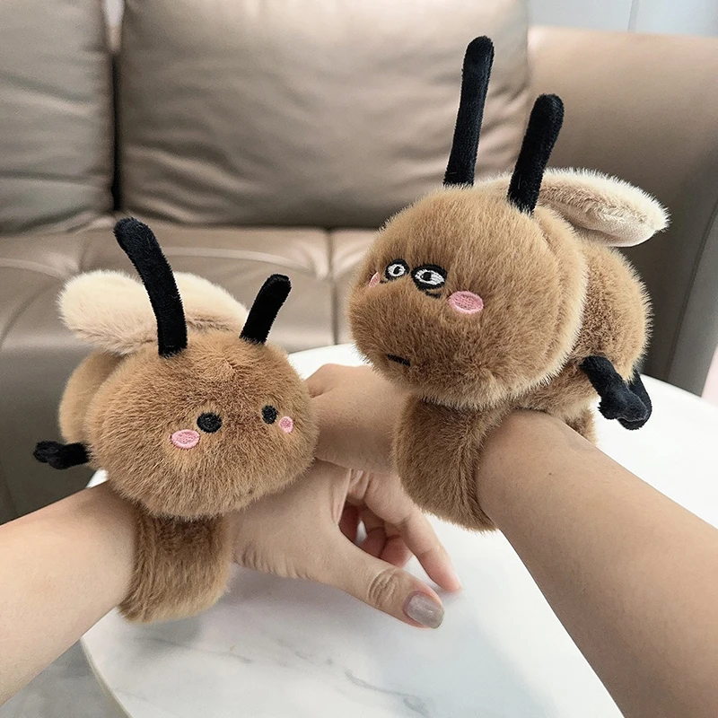 1PC Kawaii Cartoon Cockroach Wings Plush Wristband Bracelet Expressive Brown Doll Insect Toy For Boys And Girls Birthday Gift