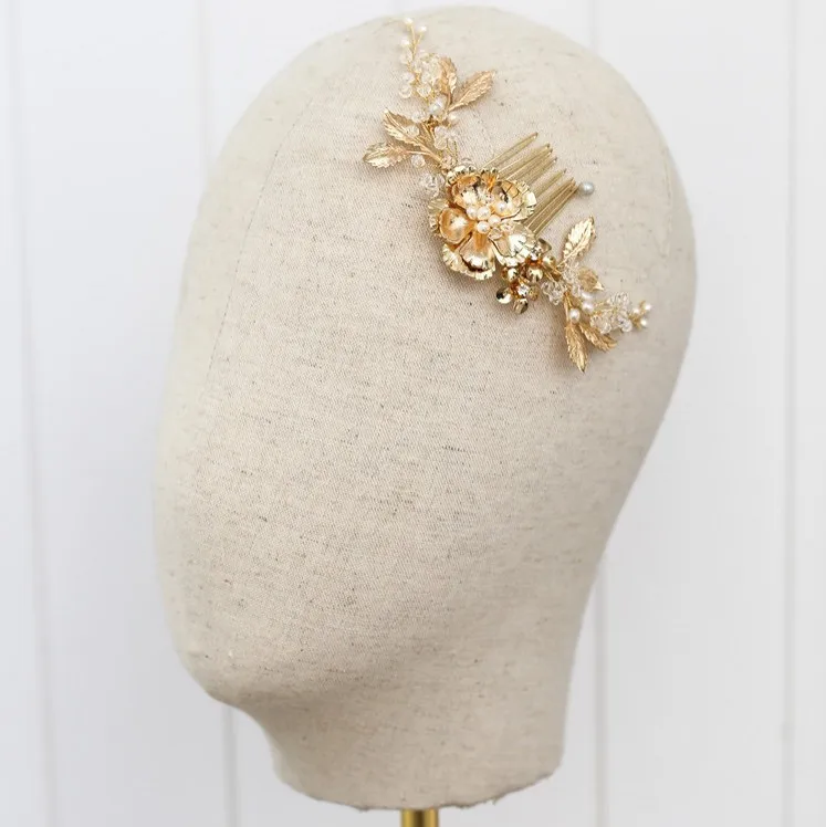 Peine de pelo Floral de Color dorado para mujer, perlas de agua dulce, joyería de boda, accesorios nupciales hechos a mano, tocado de Graduación