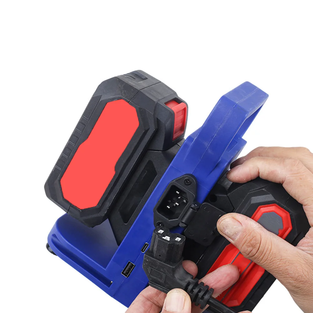 

Адаптер для аккумуляторов, совместимый с ручными электроинструментами, оснащен светодиодной подсветкой и двойным входом питания (AC или для зарядки от повербанка).