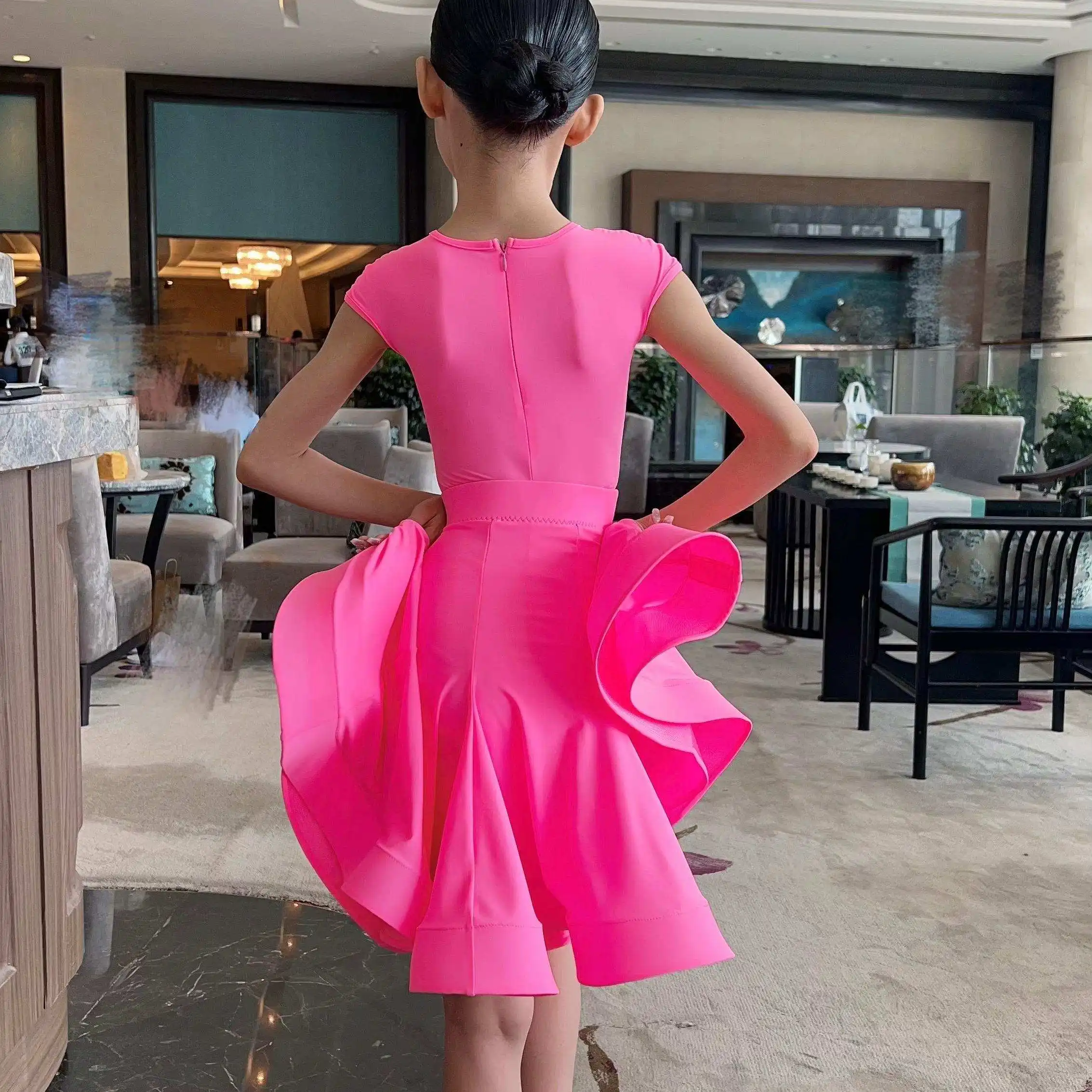 2024 Meisjes Latin Dance Performance Kostuums Roze Ronde V-Hals Tops Split Rokken Pak Chacha Rumba Tango Latin Kleding Dn18934