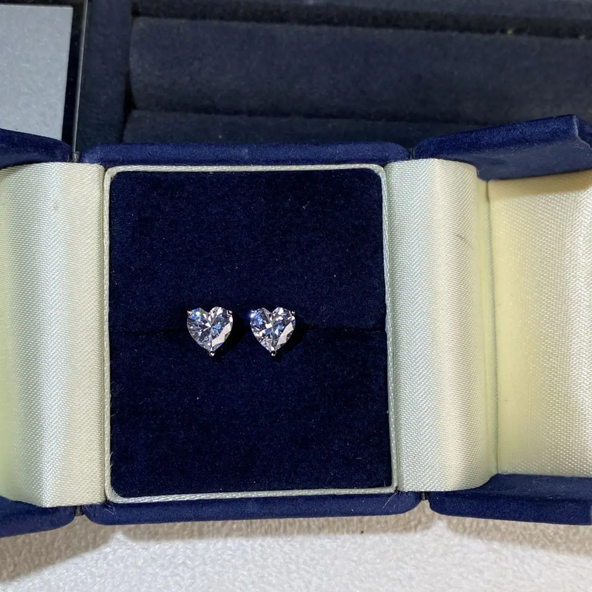 Love Heart Mosan Stud Earrings, PT950 Platinum, Versatile Heart,shaped D,color Mosan Stone Earrings