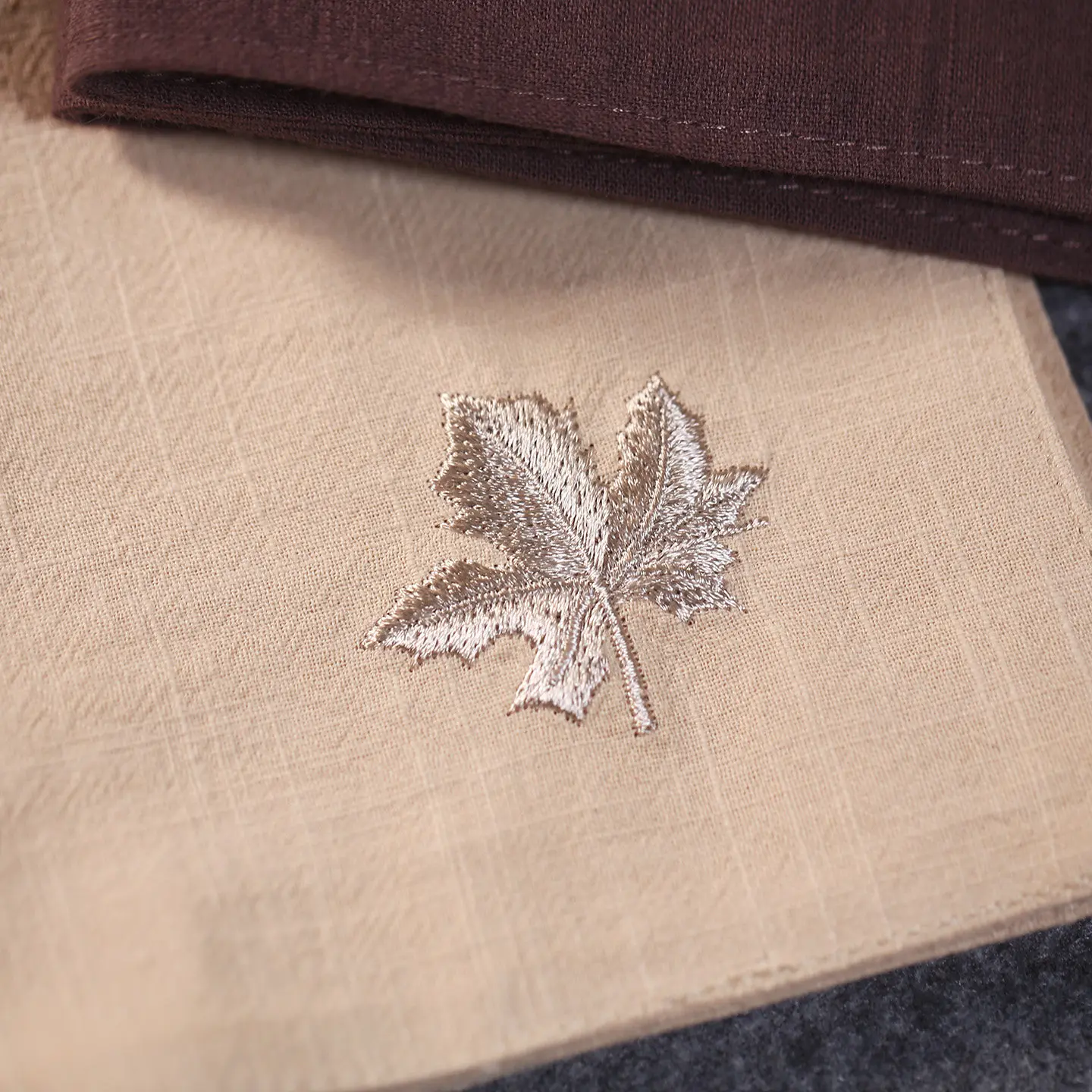 Traditional Chinese Style Embroidered Maple Leaf Ginkgo 100% Cotton Double Layer Sweat Absorbent Handkerchief Nice Gift For Dail