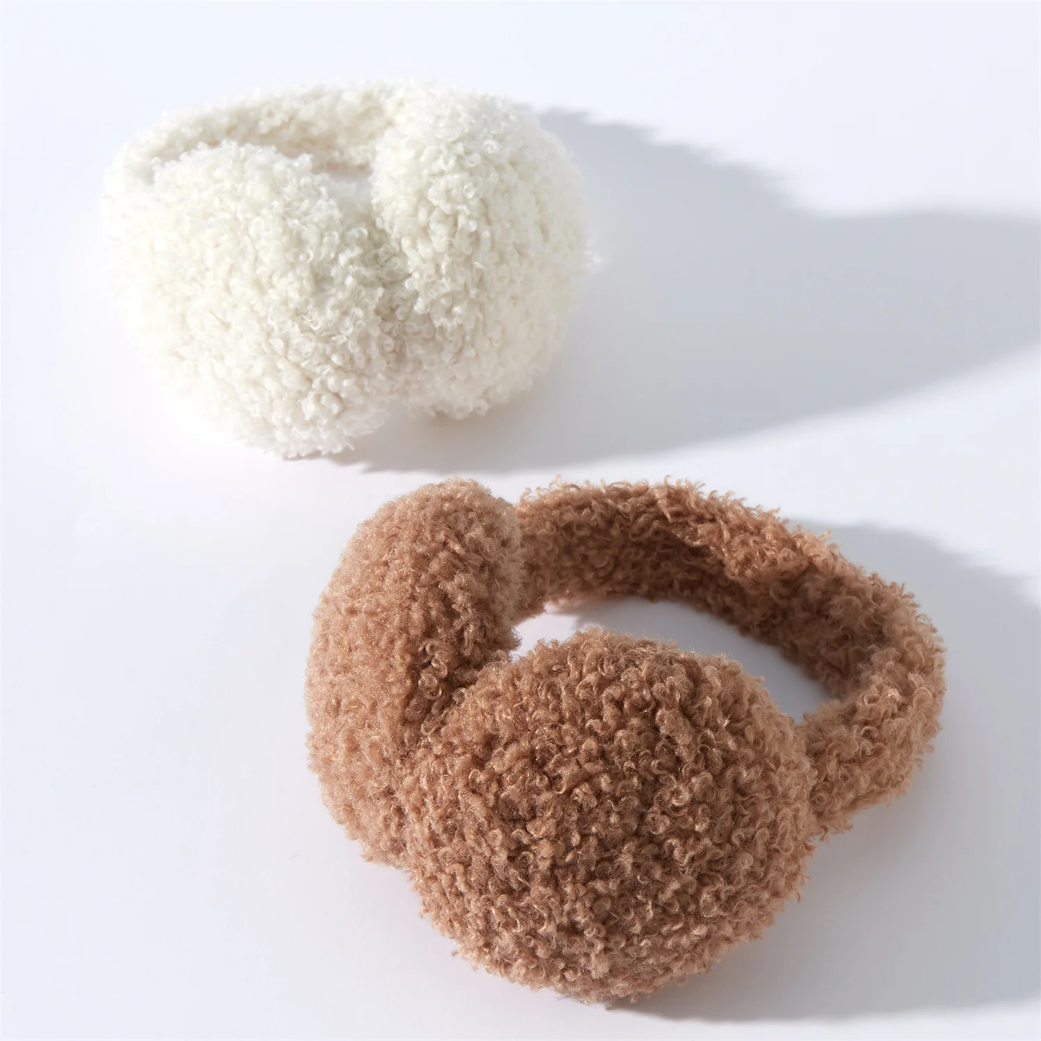 Anjj 2025 جديد مجعد أفخم غطاء للأذنين في الهواء الطلق يندبروف الدافئة طوي امرأة رجل غطاء للأذن موضة الشتاء اكسسوارات