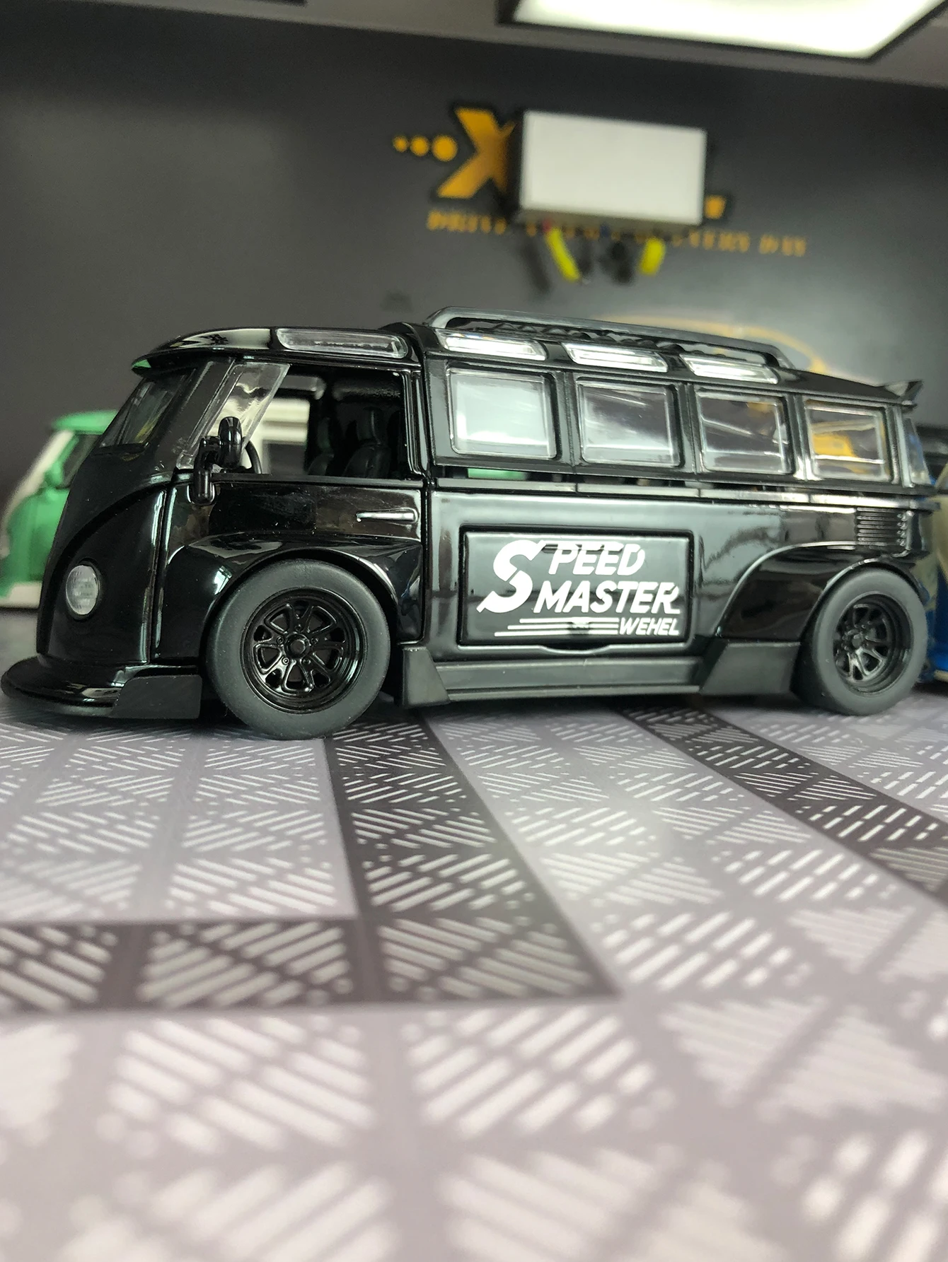 1: 32 نموذج سيارة معدل T1 محاكاة، زخرفة ثابتة، سيارة هدية معدنية قابلة للجمع