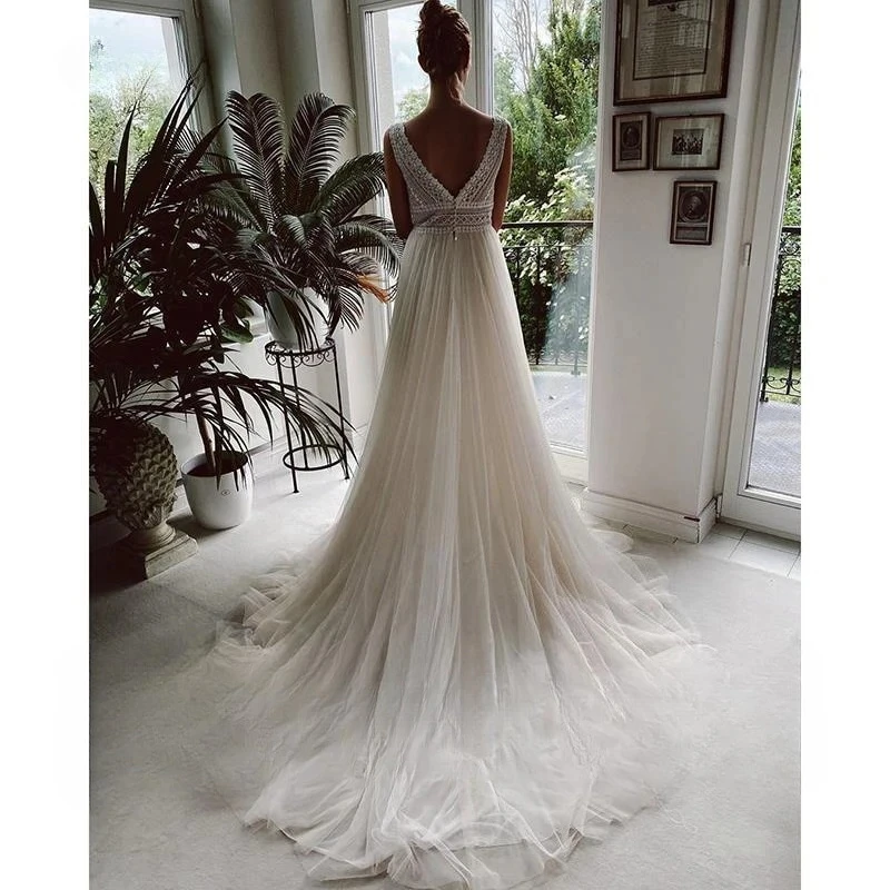 カスタマイズされたボヘミアンのウェディングドレス V ネックアップリケレースチュールアイボリーエレガントなウエディングドレス A ライン花嫁自由奔放に生きる Vestidos デノビア