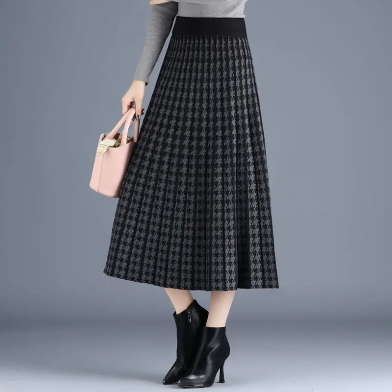 Skirt female 2023 autumn and winter new knitted pleated skirt women high waist slim all-match skirt mid-length wool skirt female