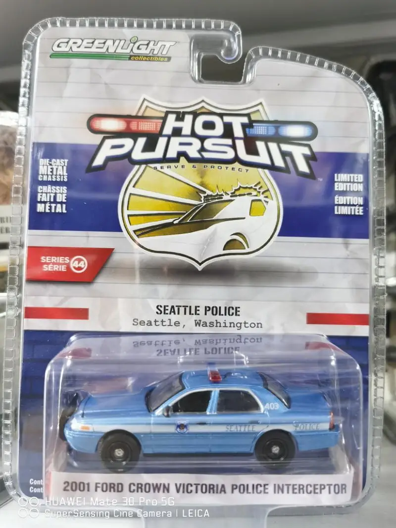 Greenlight 1:64 2001 Ford Crown Victoria Police interceptor Collection die cast alloy trolley model ornaments