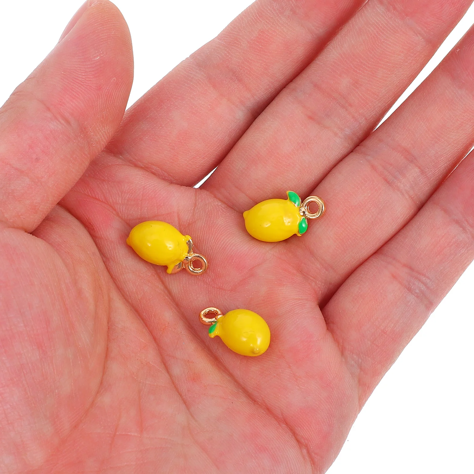 10 Stück Zitronen-Anhänger-Charms, realistisches Obst-Design für DIY-Schmuckherstellung, Schlüsselanhänger, Halskette, Pullover-Kette, Schlüsselbein-Zubehör