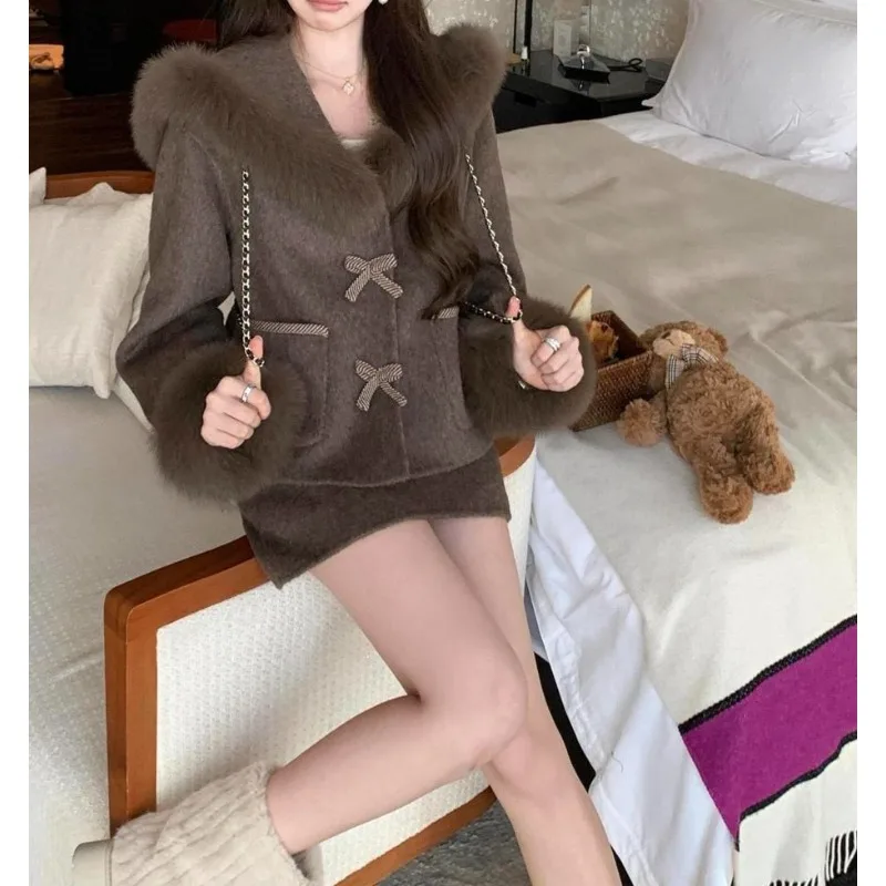 初秋の新作、高貴な女性と裕福な娘の気質のフード付きデザイン、ウールのコートとハーフスカートのツーピースセット