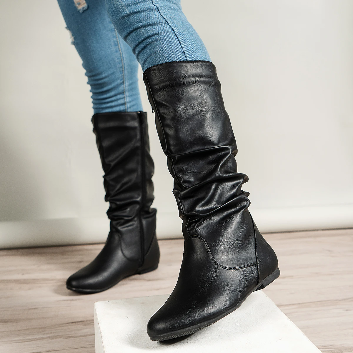 

Pleated PU face women's fashion boots side ramen casual round toe flat women's high boots solid color fashion women's boots