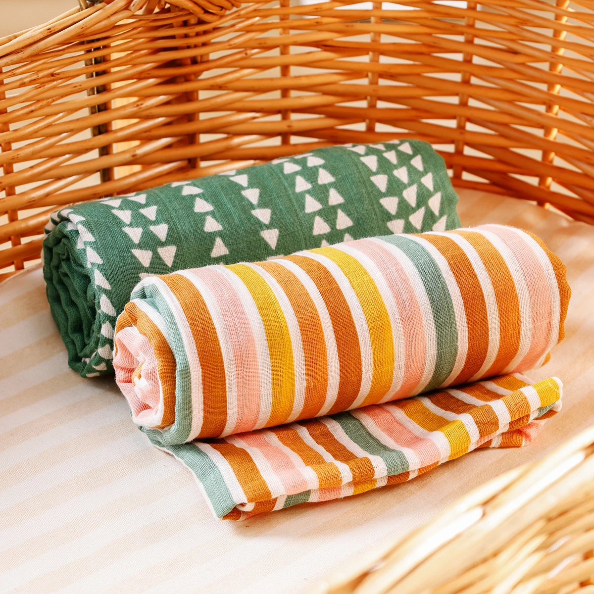 Elinfant 4PCS Cute Pattern Baby Wrap 100% Cotton Muslin Blankets Bamboo Cotton Baby Quilt Towel