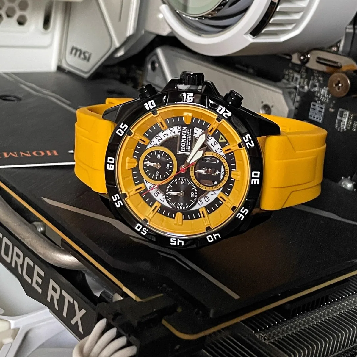 

Лучшие трендовые мужские часы; Водонепроницаемые кварцевые мужские часы с датой будний; Модные спортивные мужские часы из нержавеющей стали.