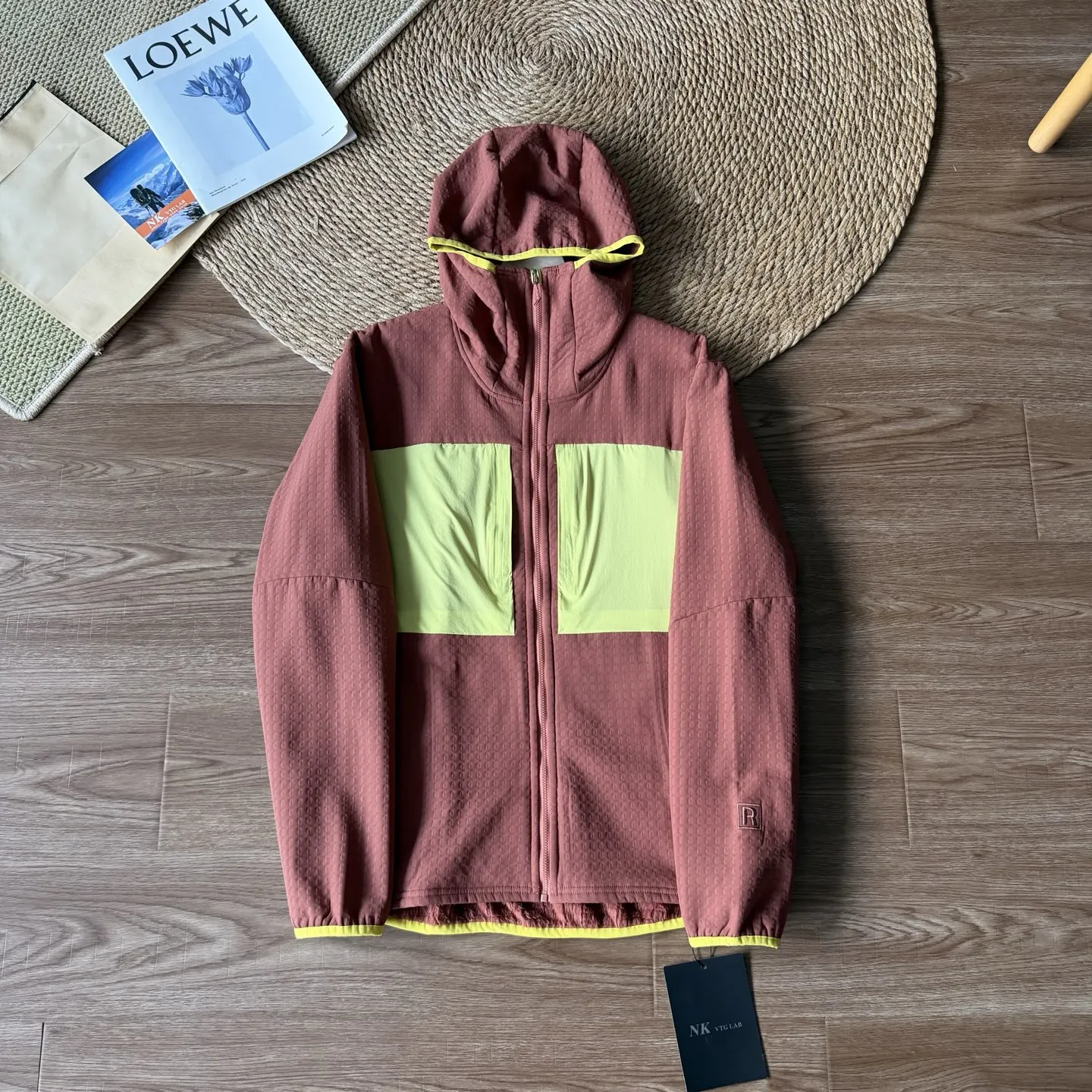 Herren Outdoor Wasserdichte Fleecejacke – Atmungsaktiver Thermomantel mit Kapuze und Farbblock-Design für Wandern & Camping – Detail 6