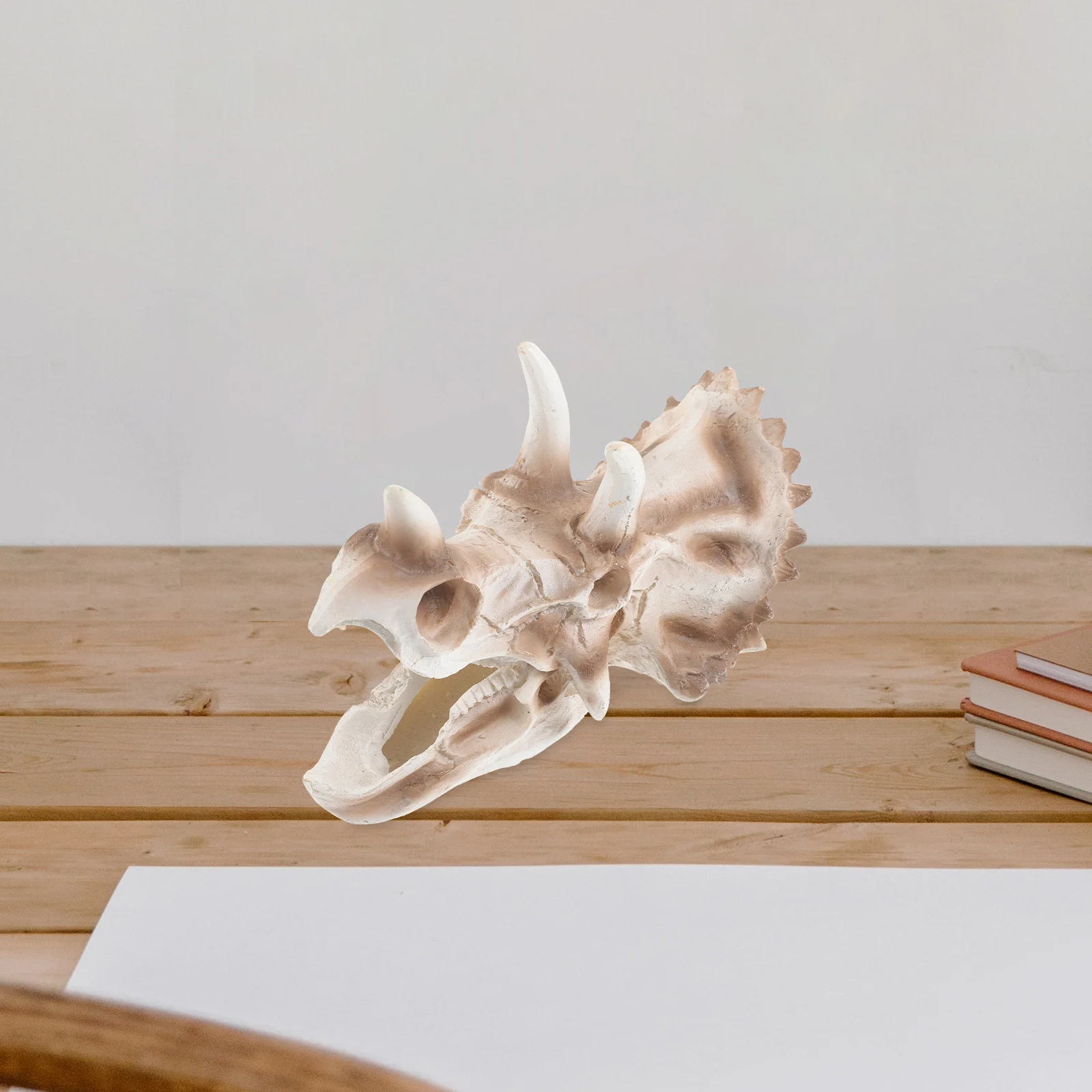 

Realistic Resin Triceratops Skull Ornament Lightweight Garden Desktop Aquarium Courtyard Decorative Dinosaur Skull Decor