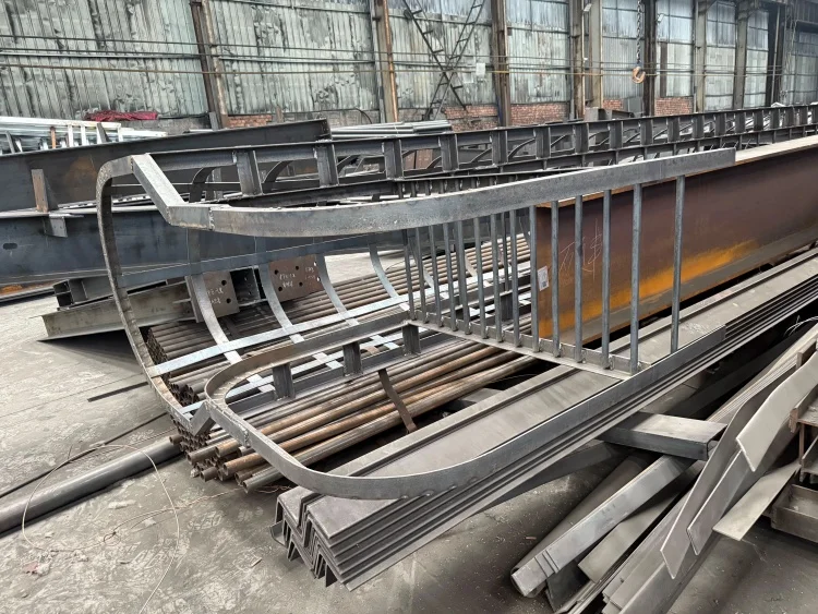 Secure Modern Portable Roof Access Welded Steel Construction Ladder, Durable and Safe Design