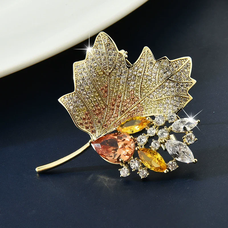 Luxury Rhinestones Leaf Brooches for Women Trendy Elegant Crystal Maple-leaf Brooch Pins Clothes Jewelry Party Gift Accessories