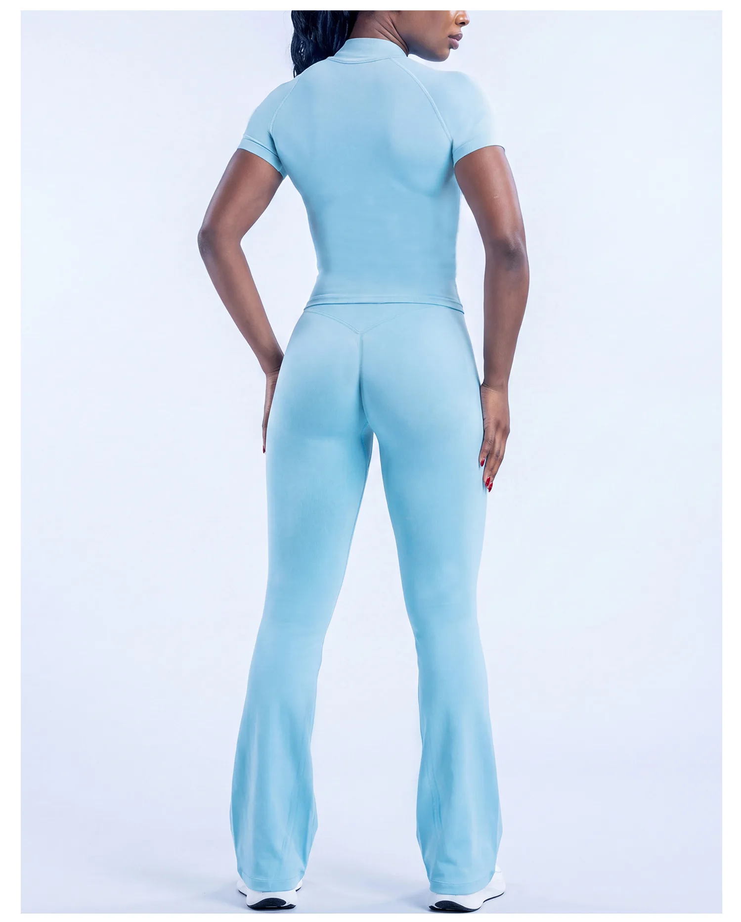 European and American style slim-fit outdoor sports wear for women, a popular running, fitness and yoga outfit, sports suit