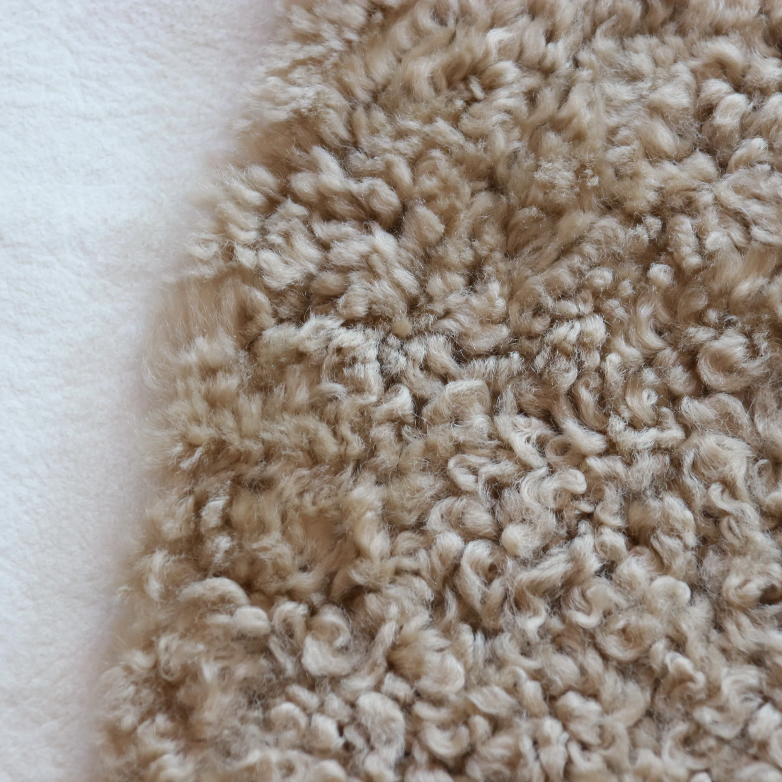 CSR01 Tan Color Home Decoration Carpet 100% Real Australian Merino Curly Natural Sheepskin Pelt Hide Rug Throw