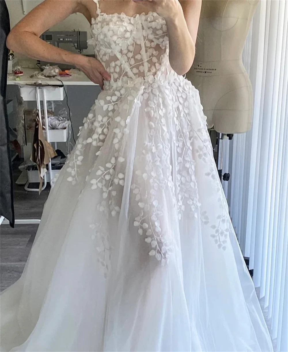 فساتين زفاف شعبية بحزامين من الدانتيل على شكل حرف A مصنوعة حسب الطلب 2025 Rode De Morrie